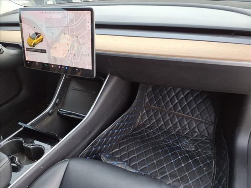 2019 Tesla Model 3 Standard Range PlusImage 9