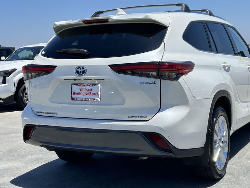Used 2021 Toyota Highlander LimitedImage 4