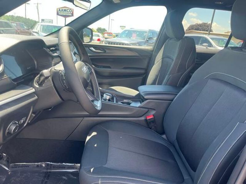 2025 Jeep Grand Cherokee Laredo X 4x4