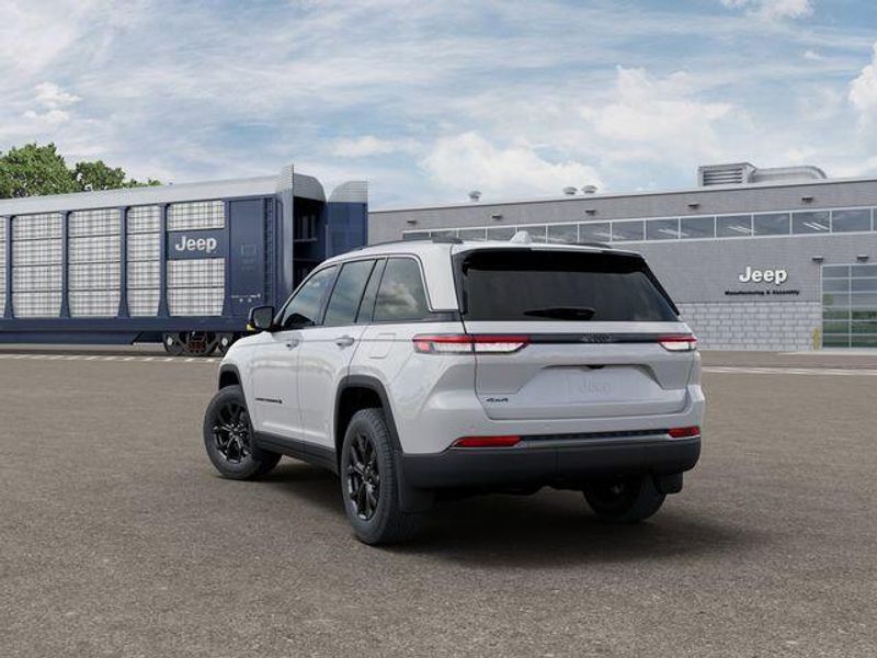 New 2026 Jeep Grand Cherokee Laredo Altitude 4x4Image 3