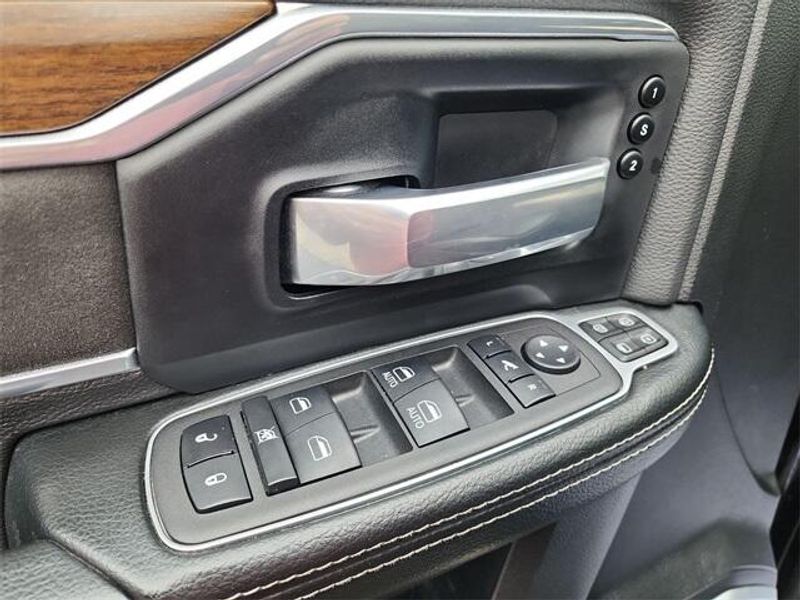 2024 RAM 3500 LaramieImage 24