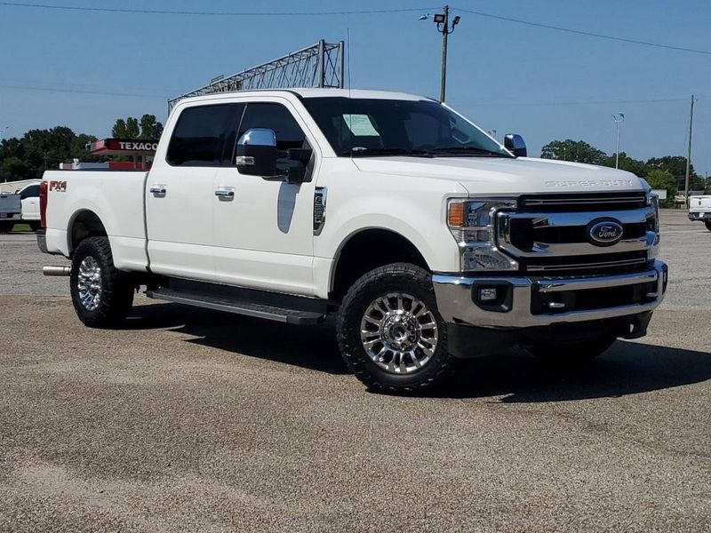 2020 Ford F-250 Lariat in a White exterior color. Johnson Dodge 601-693-6343 pixelmotiondemo.com 