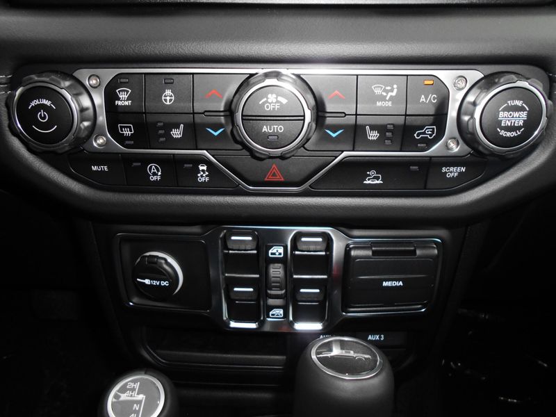 New 2025 Jeep Gladiator High Tide 4x4Image 15