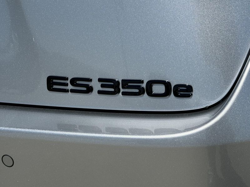 New 2026 Lexus ES 350e PremiumImage 13