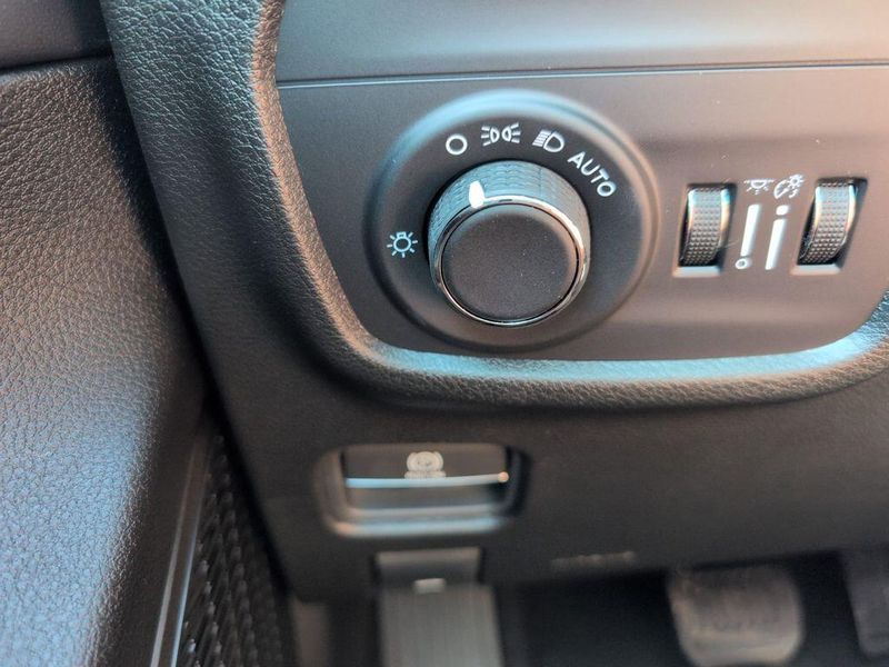 New 2025 Jeep Grand Cherokee Altitude X 4x2Image 27