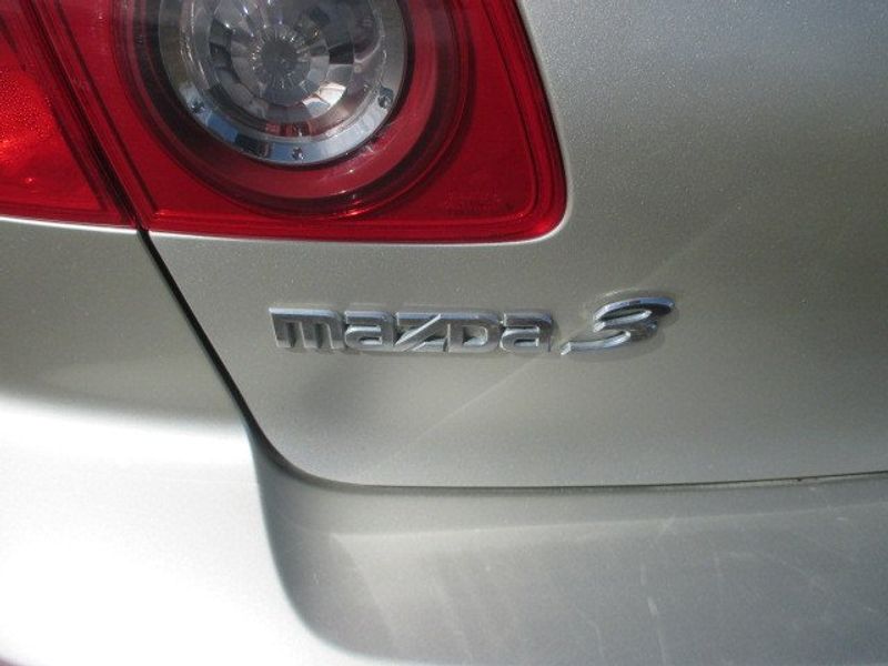 2004 Mazda Mazda3 iImage 9