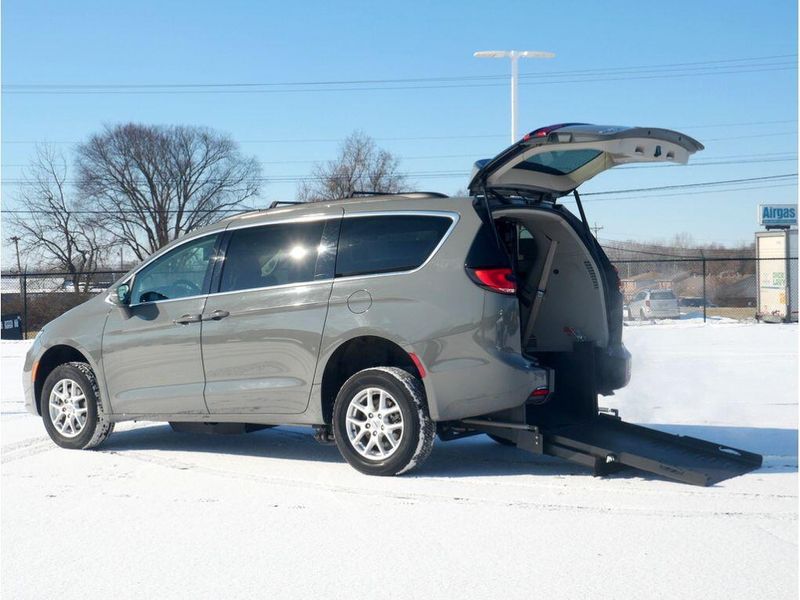 2022 Chrysler Pacifica Touring LImage 15