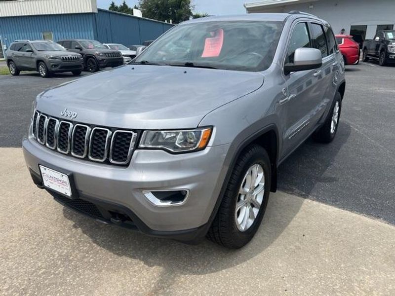 2021 Jeep Grand Cherokee Laredo EImage 3