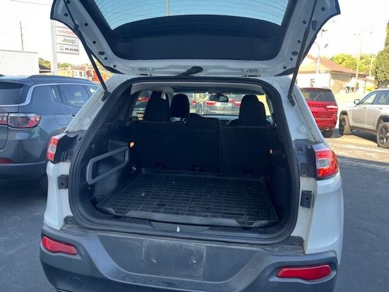 Used 2014 Jeep Cherokee LatitudeImage 3