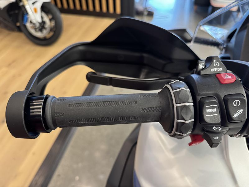 2025 BMW F 900 GS Adventure - WHITE ALUMINUM METALLIC MATTE 