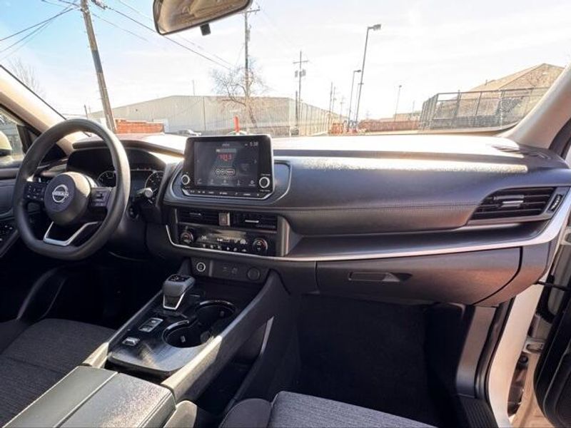 Used 2023 Nissan Rogue SVImage 12