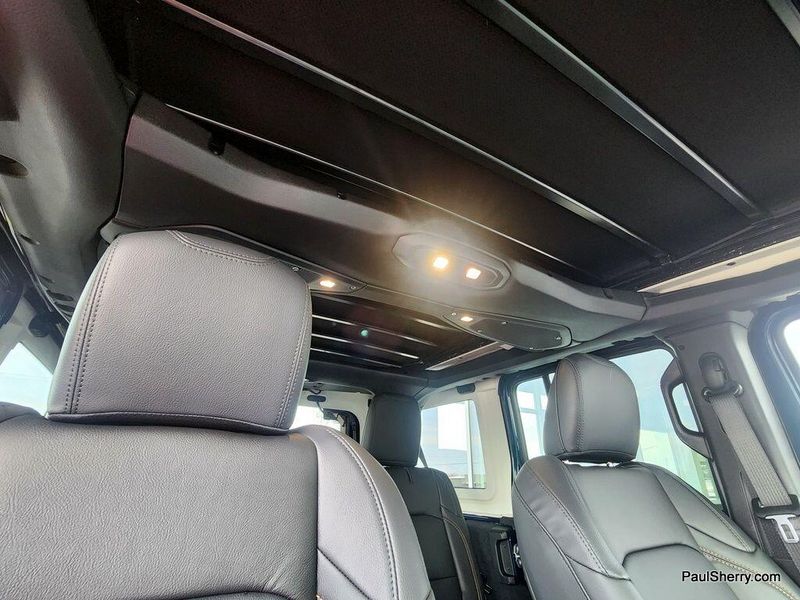 New 2025 Jeep Wrangler 4-door SaharaImage 30