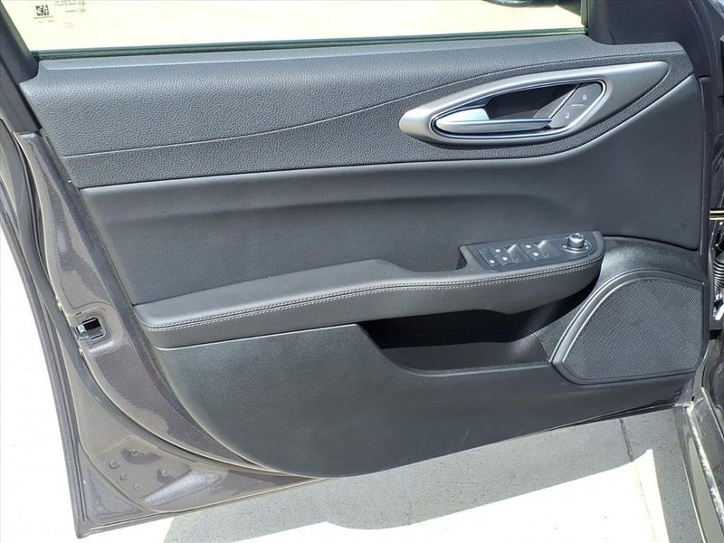 New 2025 Alfa Romeo Giulia AwdImage 14