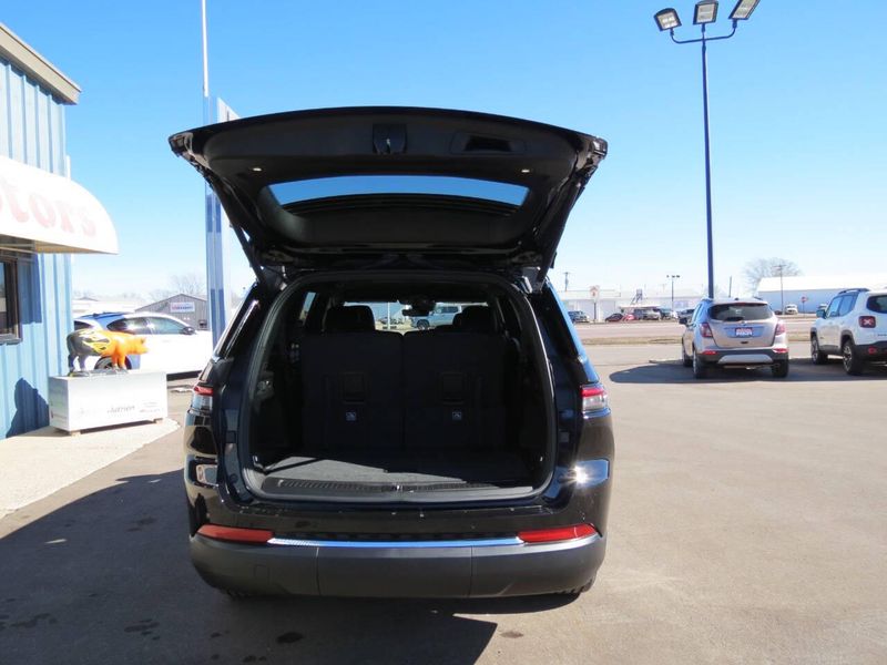 2025 Jeep Grand Cherokee L Limited 4x4Image 29