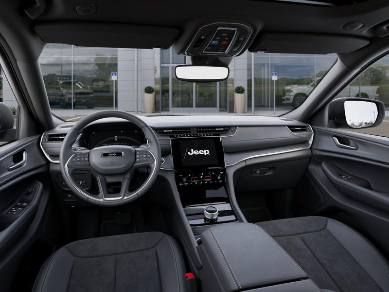 New 2025 Jeep Grand Cherokee Altitude X 4x2Image 42