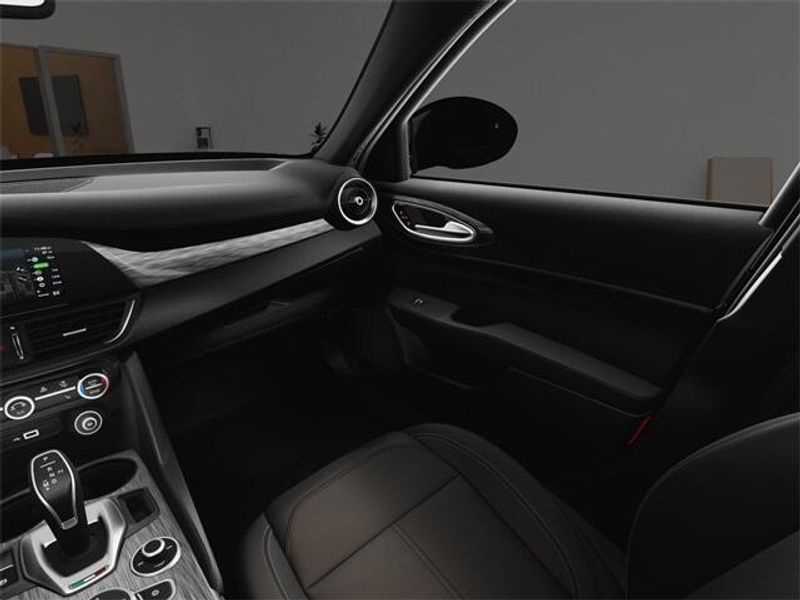 2025 Alfa Romeo Giulia photo 21
