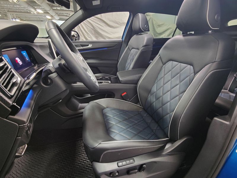 Used 2025 Volkswagen Atlas Cross Sport SEL Premium R-Line AWDImage 19