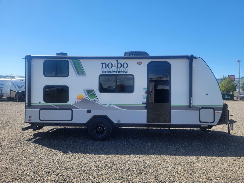 Used 2024 FOREST RIVER NO BOUNDRIES 19.3 Image 2
