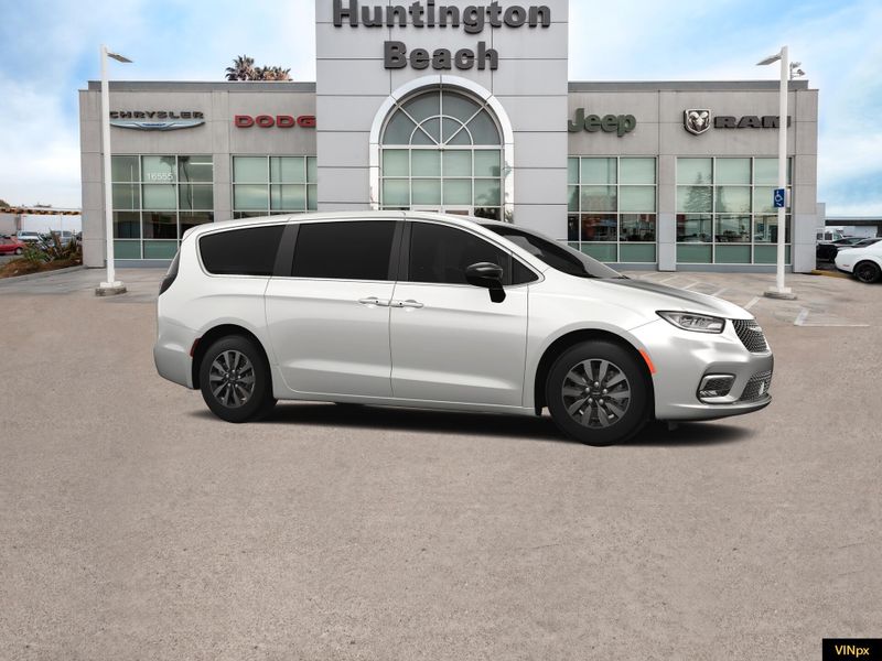 2025 Chrysler Pacifica Hybrid SelectImage 10