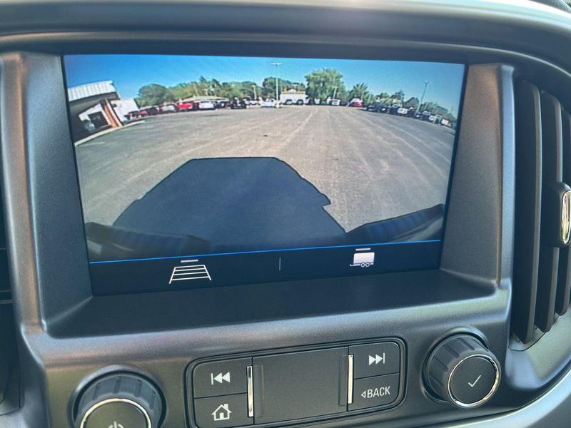 2022 Chevrolet Colorado LT photo 30