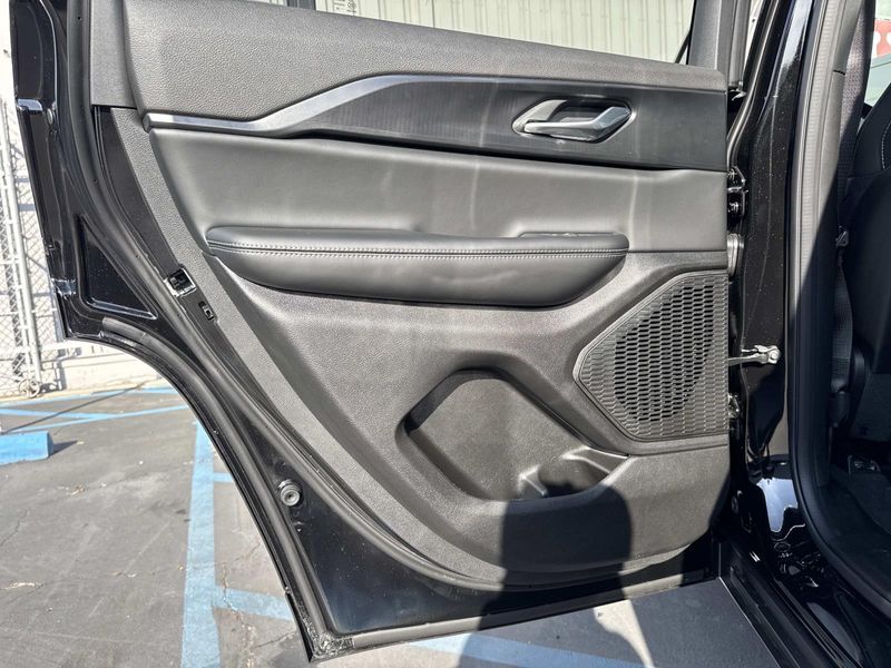 New 2026 Jeep Grand Cherokee Laredo X 4x2