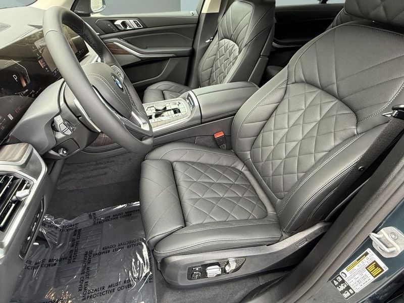 2025 BMW X7 xDrive40iImage 19