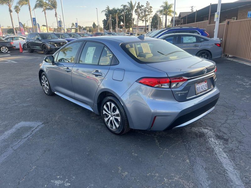 2021 Toyota Corolla Hybrid LEImage 2