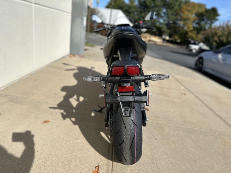 2025 Suzuki GSX8RImage 5