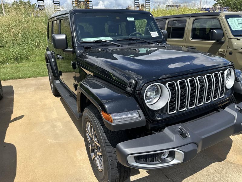 New 2025 Jeep Wrangler 4-door SaharaImage 3