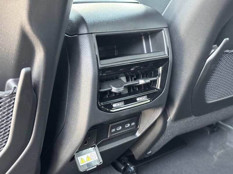 New 2026 Jeep Grand Cherokee Laredo Altitude 4x2