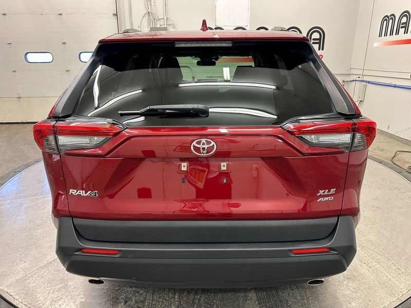 2019 Toyota RAV4 XLEImage 14