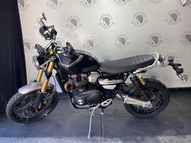 2025 Triumph SCRAMBLER 1200 XE