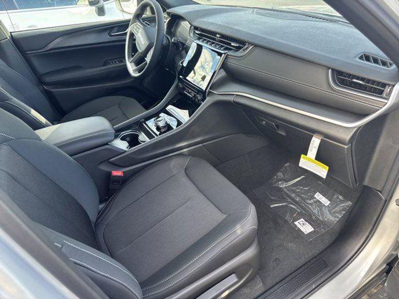 New 2025 Jeep Grand Cherokee L Laredo X 4x4Image 20