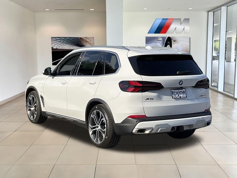2025 BMW X5 xDrive50eImage 6