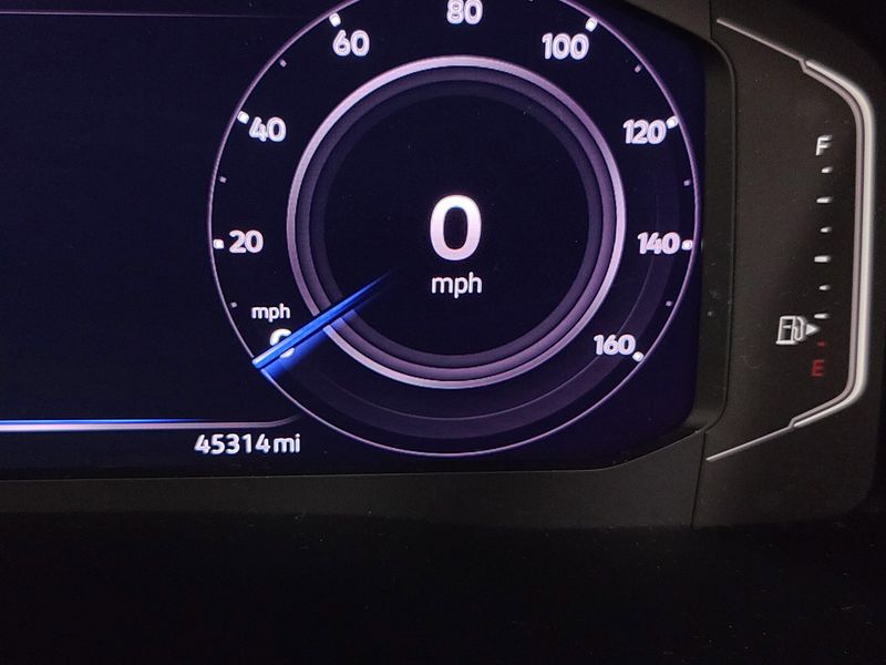 Used 2023 Volkswagen Atlas Cross Sport V6 SEL AWD w/Sunroof/NavImage 34