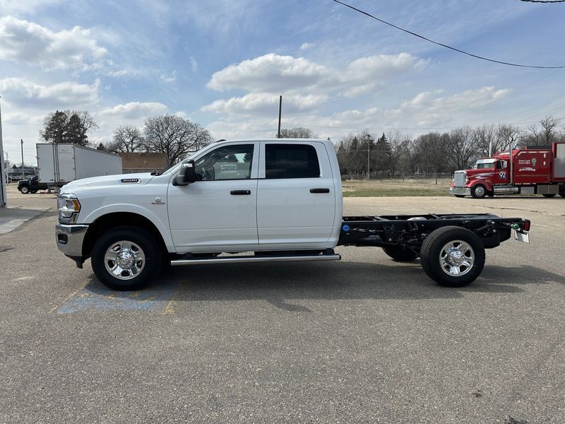 2024 RAM 3500 Tradesman Crew Cab Chassis 4x4 60