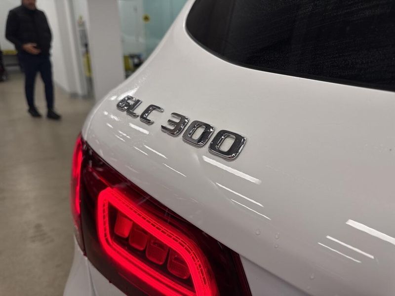 2022 Mercedes-Benz GLC 300Image 16