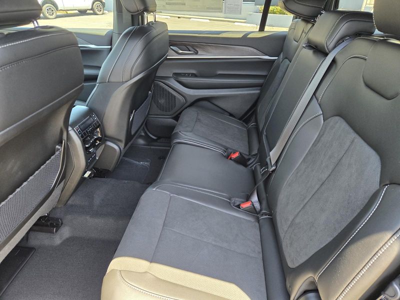 New 2026 Jeep Grand Cherokee L Laredo Altitude 4x4