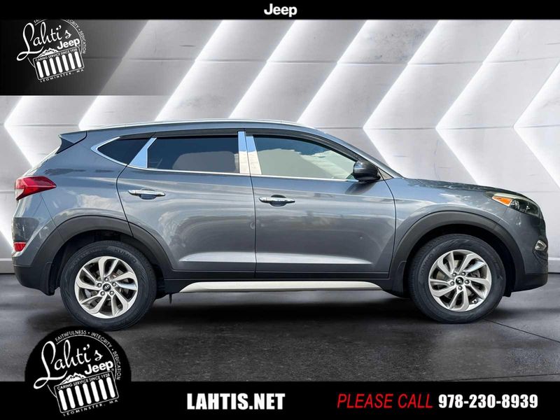 2017 Hyundai Tucson SE photo 2