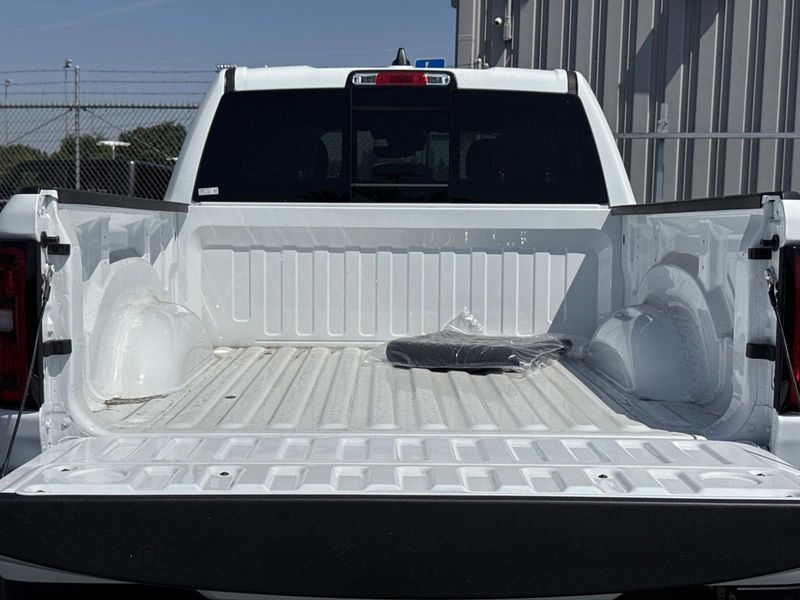 New 2026 RAM 1500 Big Horn Crew Cab 4x4 5'7' Box
