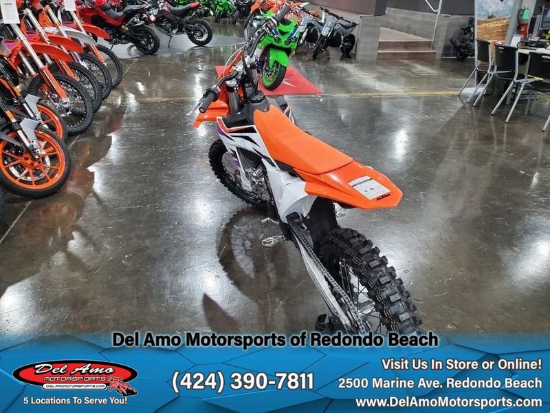 2024 KTM 450 SX-F  in a ORANGE exterior color. Del Amo Motorsports of Redondo Beach (424) 304-1660 delamomotorsports.com 