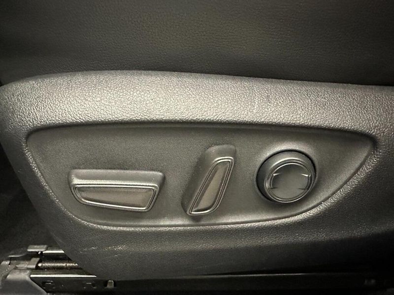 2021 Toyota Highlander XLE photo 20