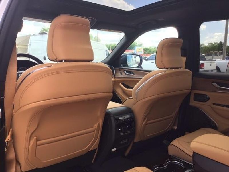 2025 Jeep Grand Cherokee L Summit Reserve 4x4Image 17