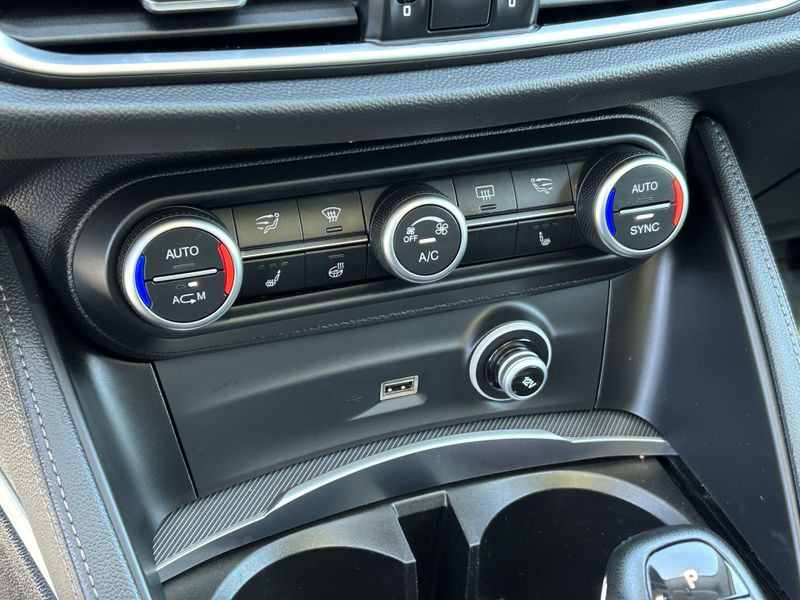 2019 Alfa Romeo Stelvio Image 24