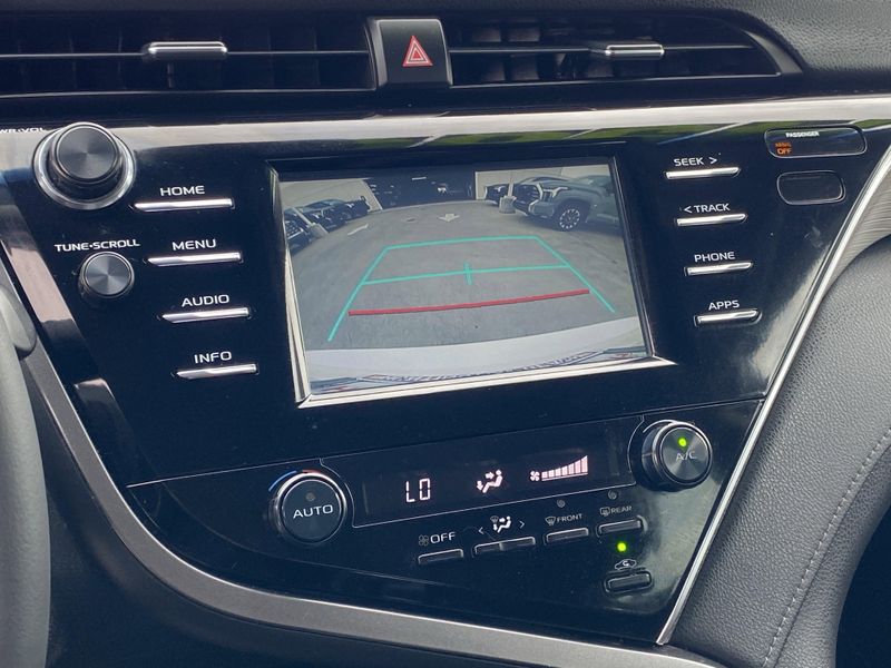 2018 Toyota Camry SEImage 21