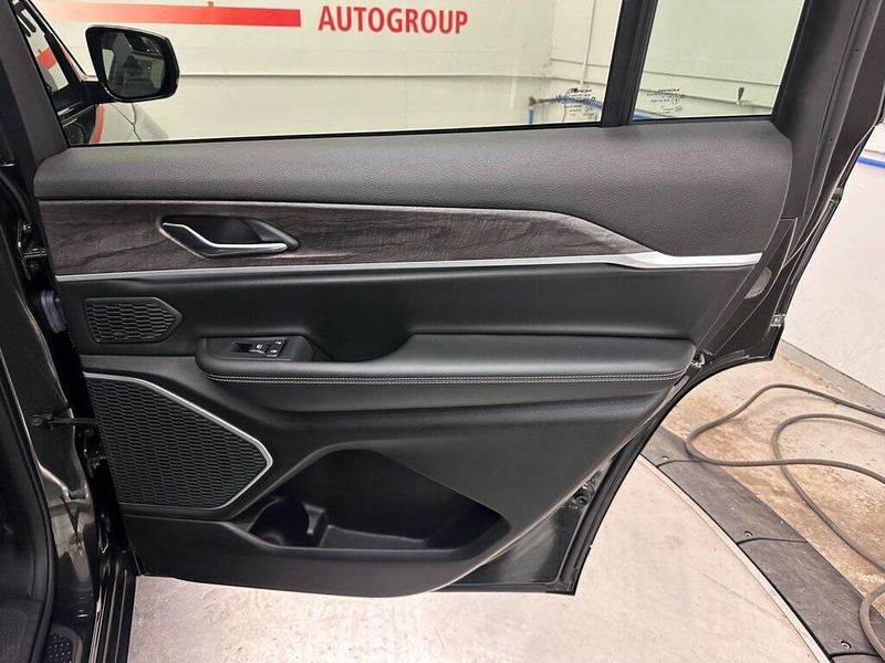 2021 Jeep Grand Cherokee L LimitedImage 32