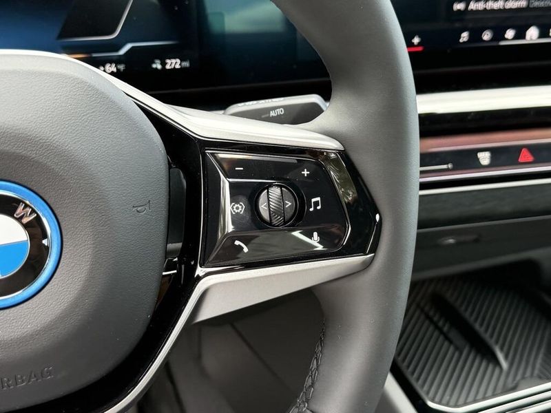 2025 BMW i5 eDrive40Image 24