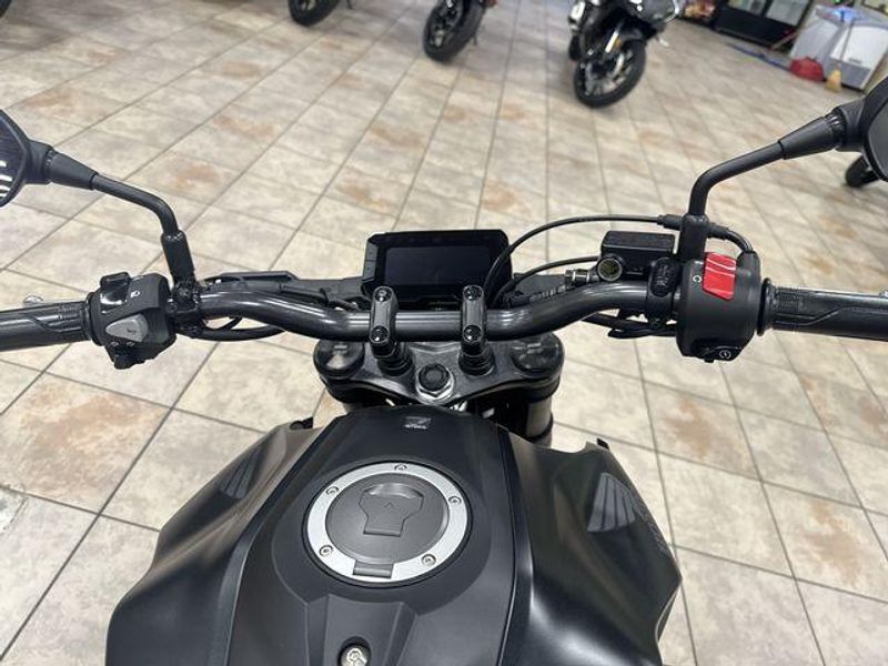 New 2025 Honda CB300R ABS Image 22