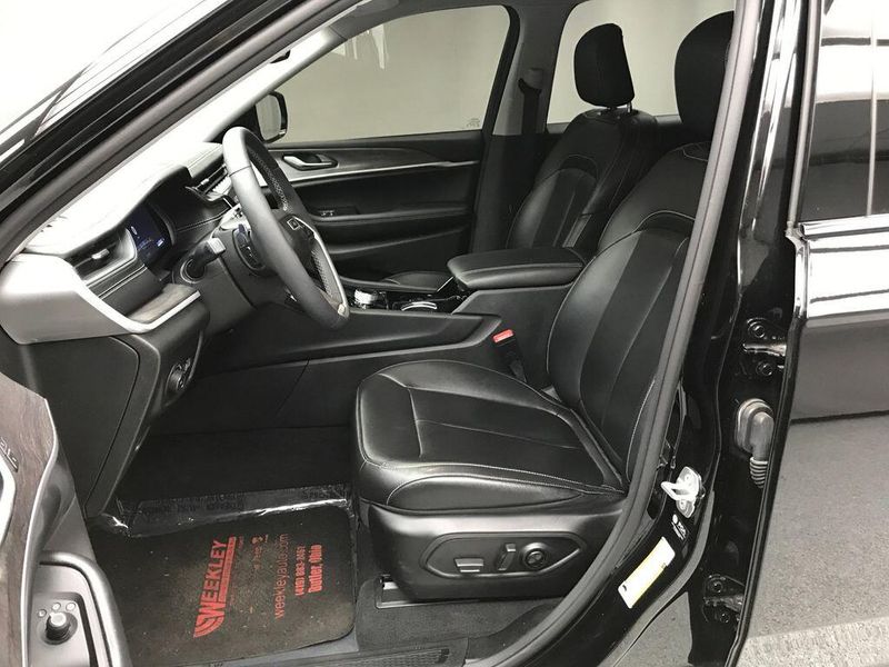 Used 2023 Jeep Grand Cherokee L LimitedImage 5