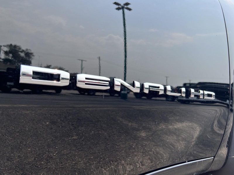 2025 Gmc Sierra HD Denali photo 4